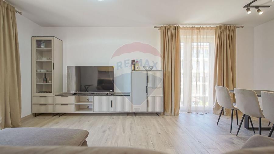 Apartament cu 2 camere semidecomandat, mobilat în Tractorul