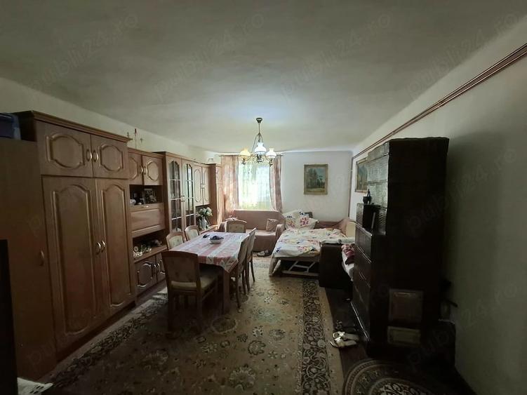 Casă cu 4 camere cu Teren 2382 Mp în Cerneți