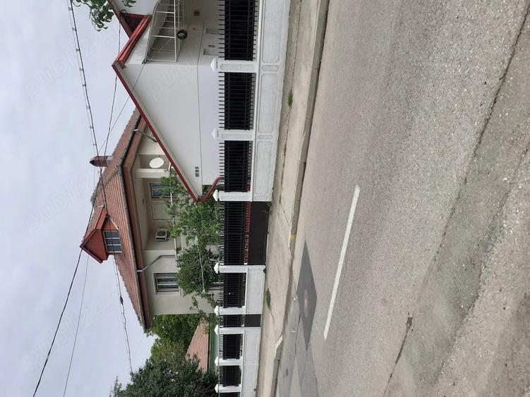 Casă cu 8 camere cu Teren 750 Mp în Tache