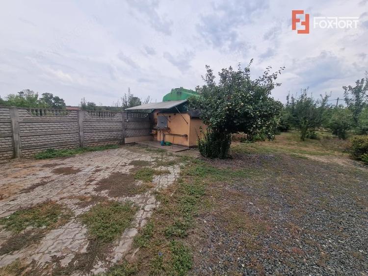 Casă cu 7 camere cu Teren 1500 Mp în Bazoș