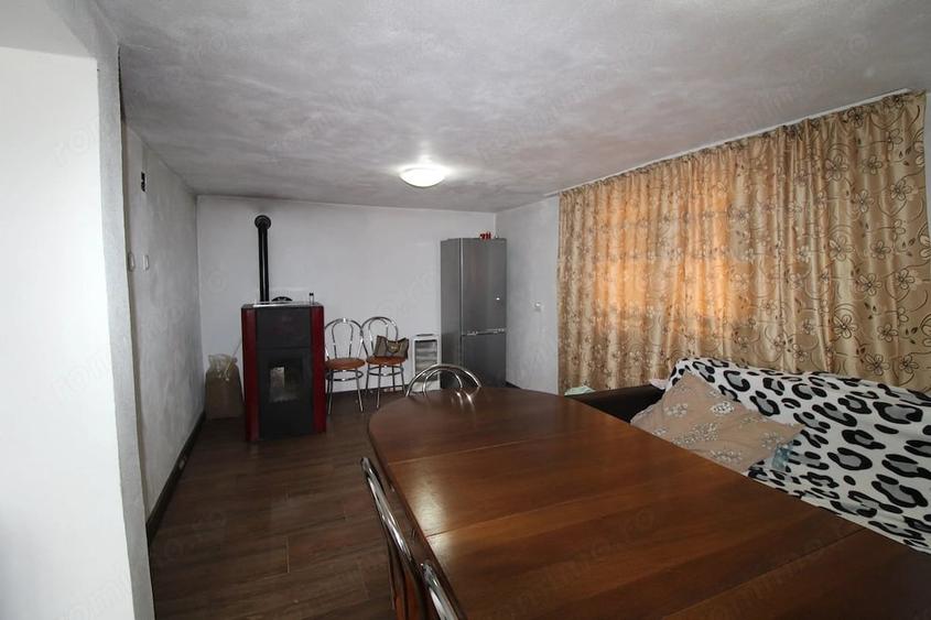 Casă cu Teren 1180 Mp în Telești