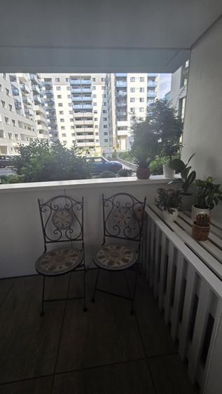 Apartament cu 3 camere semidecomandat, mobilat în Pipera