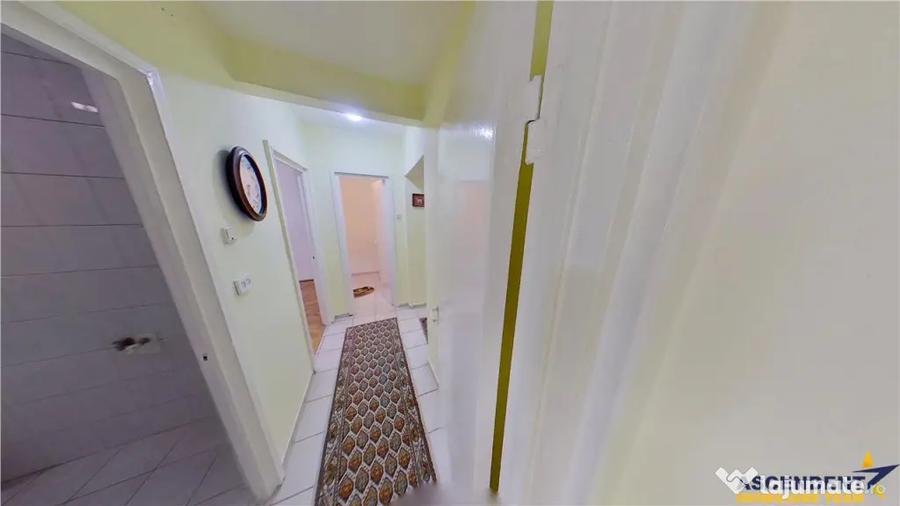Apartament cu 3 camere decomandat în Calea București