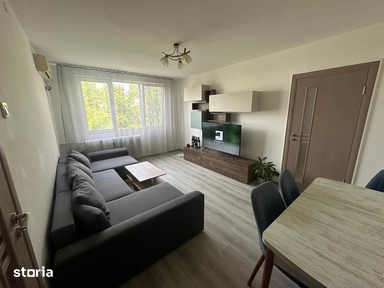 Apartament cu 3 camere semidecomandat în Giurgiului