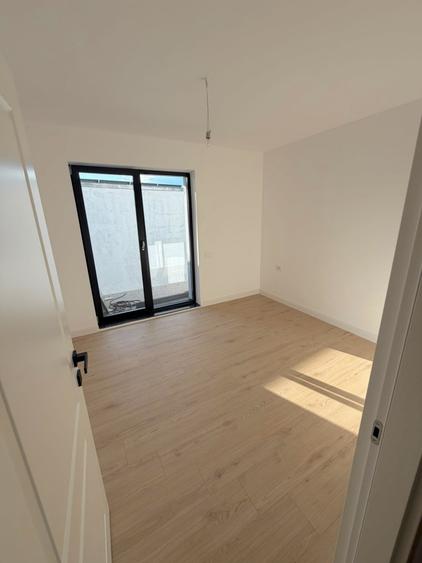 Duplex cu 4 camere cu Canalizare în Chitila