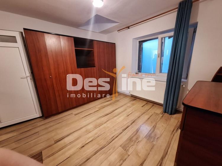 Casă individuală cu 3 camere cu Canalizare în Splaiul Unirii