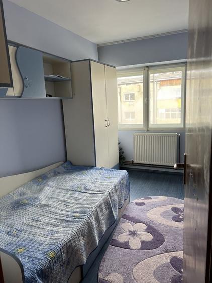 Inchiriez apartament 3 camere - 2
