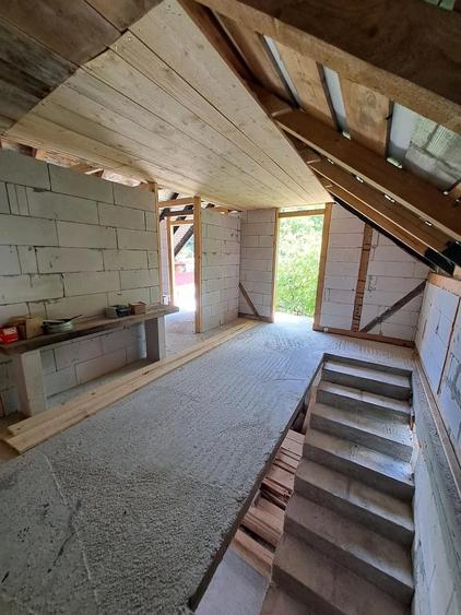 Casă cu 5 camere cu Teren 1800 Mp în Stânca