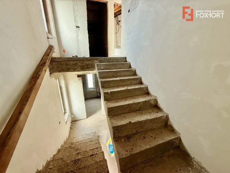 Casă individuală cu 4 camere cu Canalizare în Sânandrei