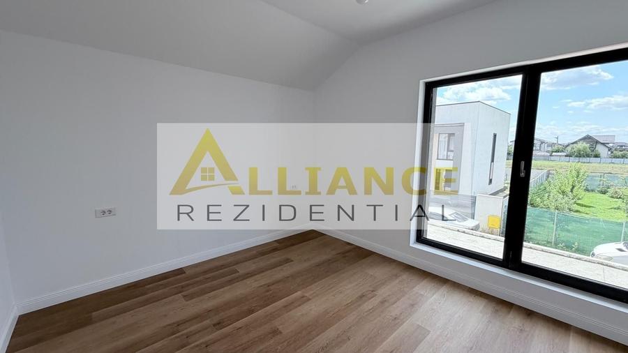 Casă individuală cu 5 camere cu Canalizare în Berceni