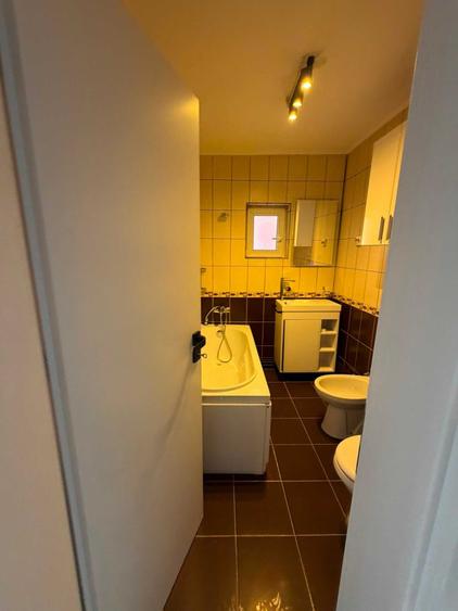 Apartament cu 3 camere decomandat în Dosu Bricii
