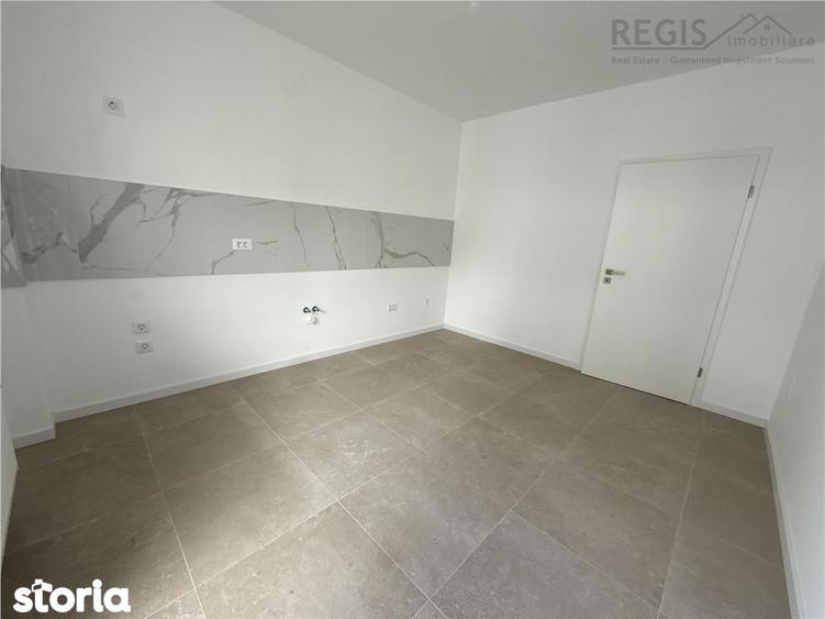 Apartament cu 3 camere decomandat în Tractorul