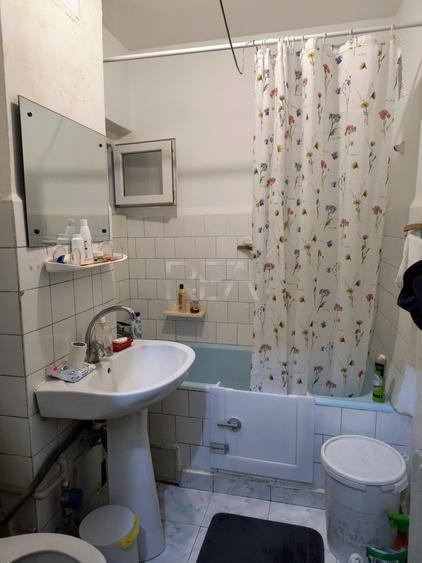 Apartament cu 3 camere decomandat, mobilat în Drumul Taberei