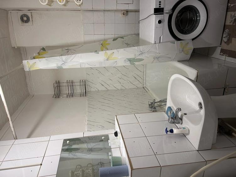 Garsonieră decomandată în Central