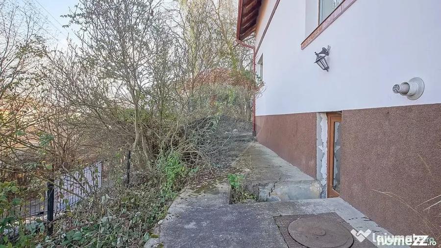 Casă cu 2 camere cu Teren 1000 Mp în Central