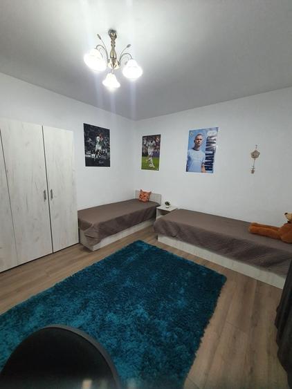 Apartament cu 2 camere decomandat în Roșu