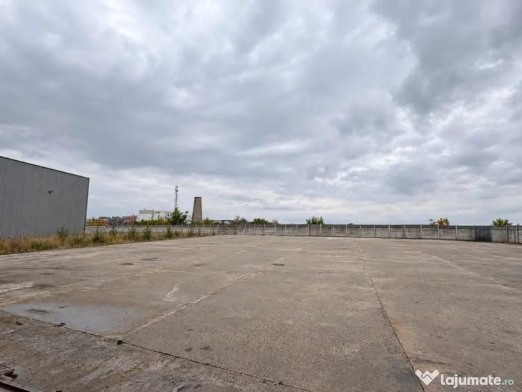 Spațiu comercial, de 600 mp, în Cârcea
