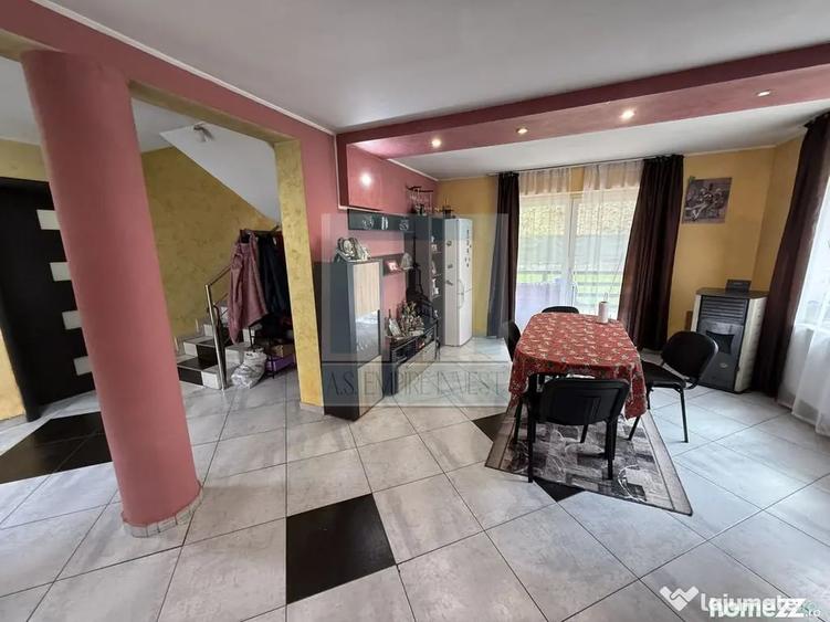 Casă cu 7 camere cu Teren 730 Mp în Timișu de Jos