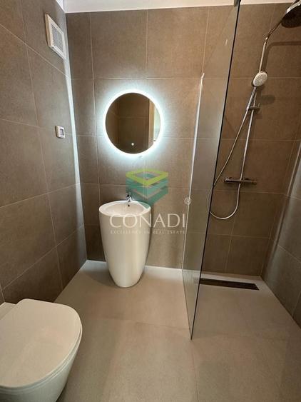 Apartament cu 3 camere semidecomandat în P-ta Presei Libere