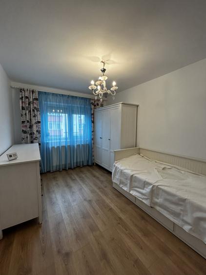 Apartament cu 3 camere decomandat, mobilat în Central