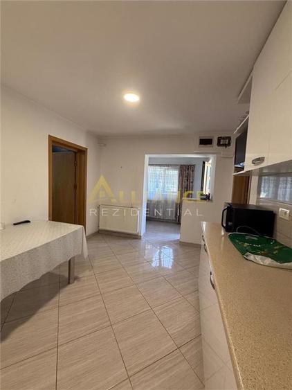 Casă individuală cu 4 camere cu Teren 395 Mp în Central