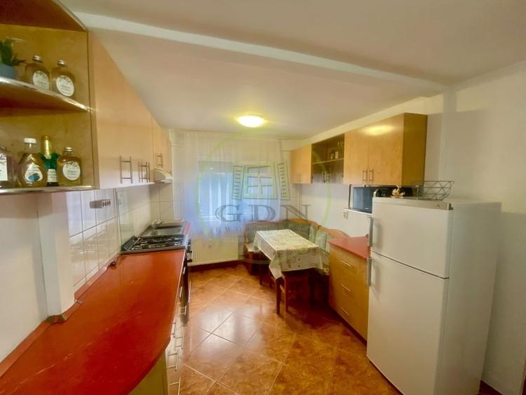 Apartament cu 3 camere semidecomandat în Rogerius