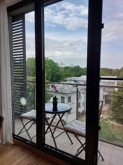 Apartament cu 3 camere decomandat, mobilat în Victoriei