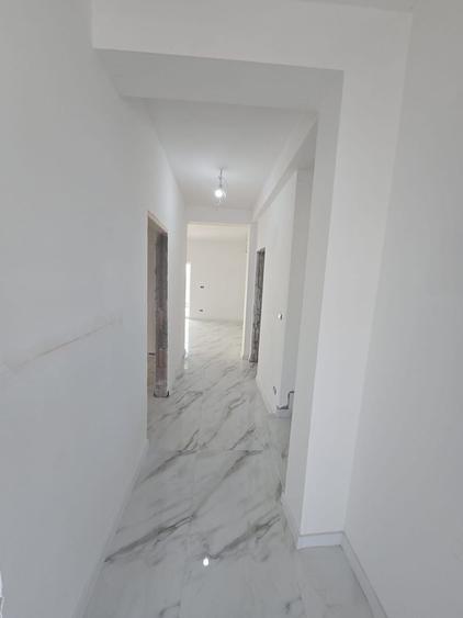 Duplex cu 5 camere cu Canalizare în Giroc