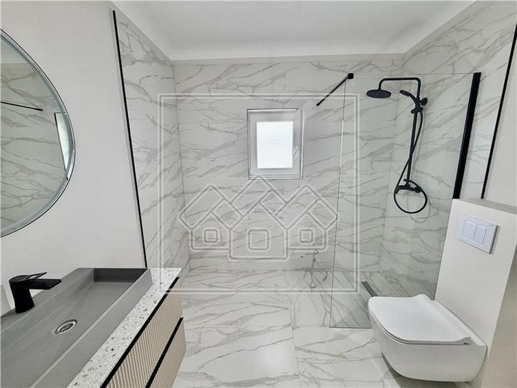 Apartament cu 3 camere nedecomandat în Exterior Sud