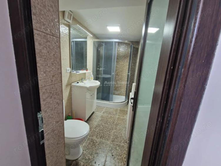 Casă cu 12 camere cu Teren 1000 Mp în Români