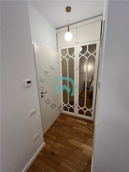 Apartament cu 3 camere semidecomandat, mobilat în Noua
