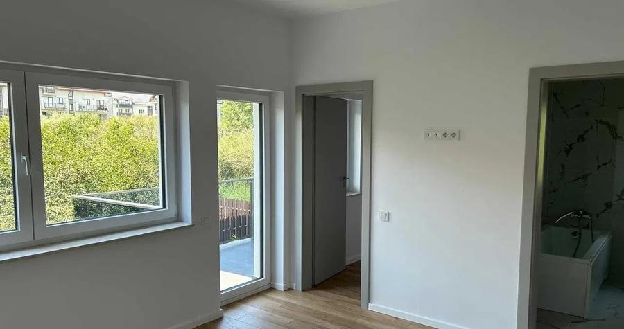 Duplex cu 4 camere cu Canalizare în Florești