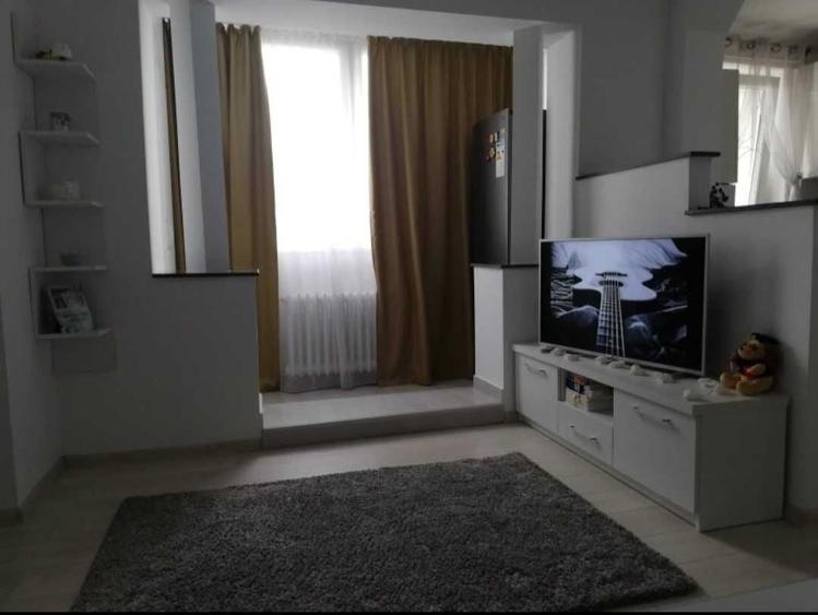 Apartament cu 3 camere semidecomandat în Decebal