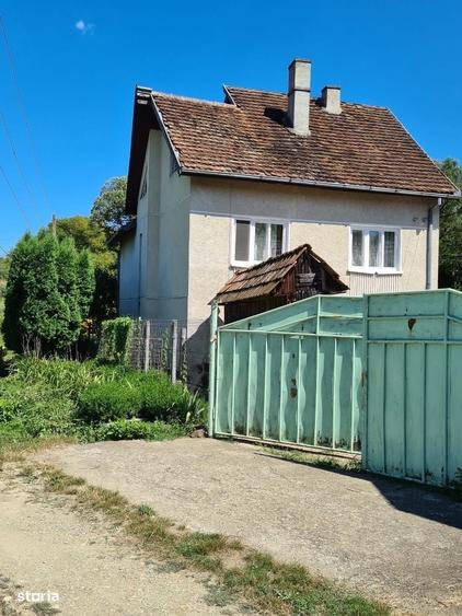 Casă cu 4 camere în Brebi