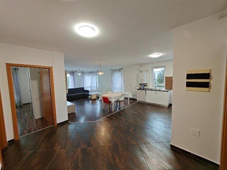 Apartament cu 3 camere decomandat, mobilat în Avantgarden