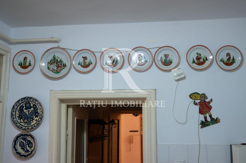 Apartament cu 4 camere decomandat în Central