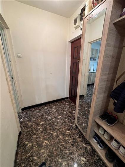 Apartament cu 2 camere semidecomandat în Olteniței
