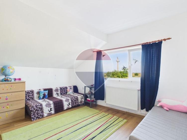 Casă individuală cu 8 camere cu Teren 2220 Mp în Dârza