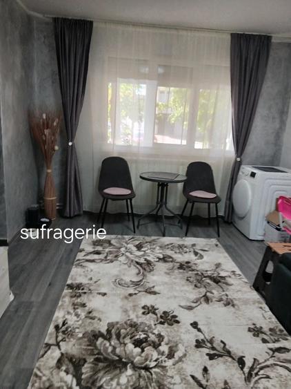 Apartament cu 3 camere semidecomandat în Micro 4