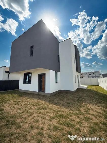 Casă cu 4 camere cu Teren 380 Mp în Central