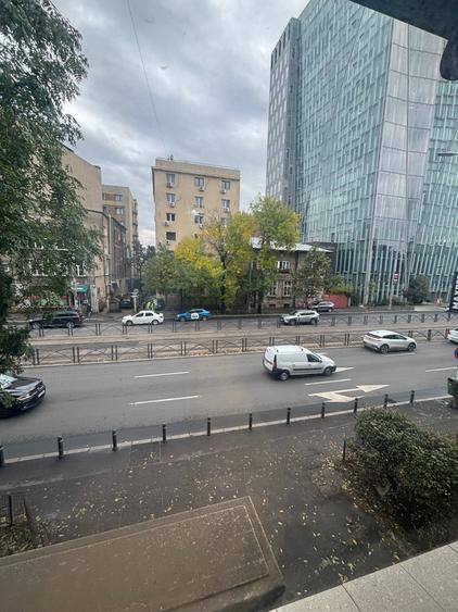 Apartament cu 2 camere decomandat în P-ța Victoriei