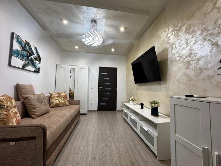 Apartament cu 2 camere decomandat în Podul de Fier