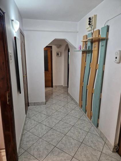 Apartament cu 3 camere decomandat în Traian