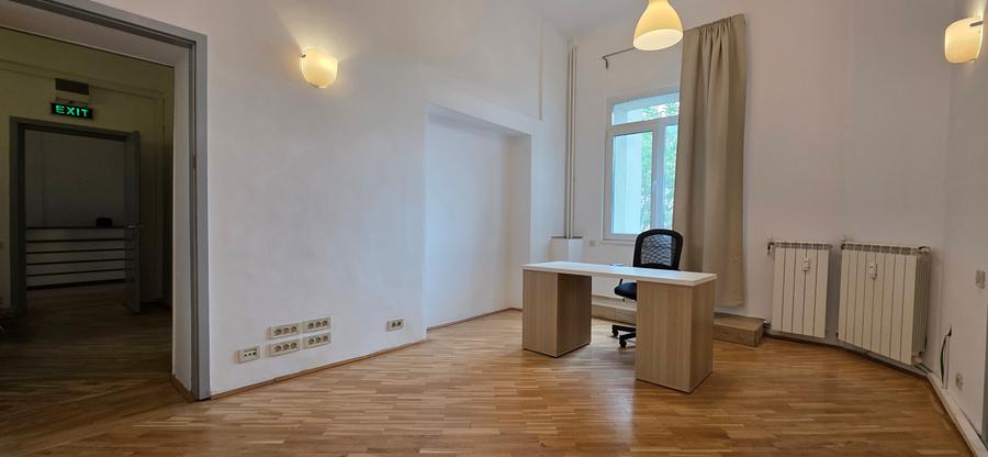 Casă cu 12 camere cu Canalizare în Armeneasca