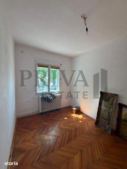 Casă cu 8 camere cu Teren 908 Mp în Steaua