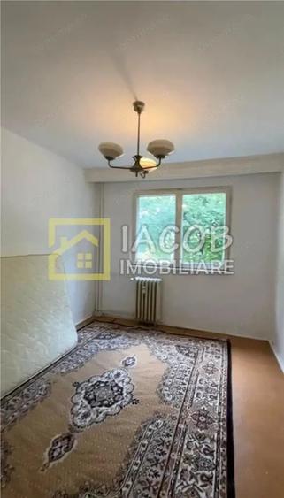 Apartament cu 3 camere semidecomandat în Milcov