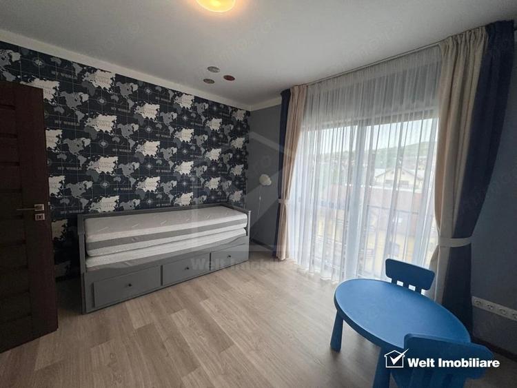 Apartament cu 3 camere semidecomandat în Borhanci