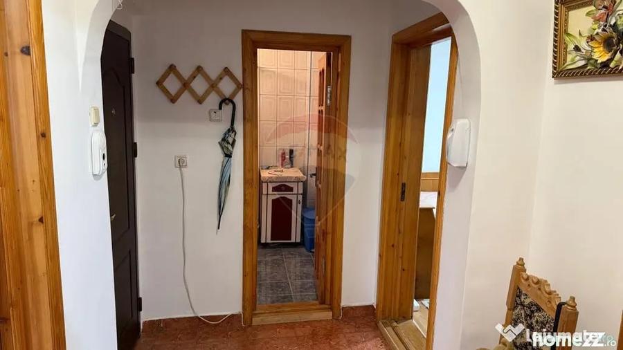 Apartament cu 3 camere decomandat în Sud