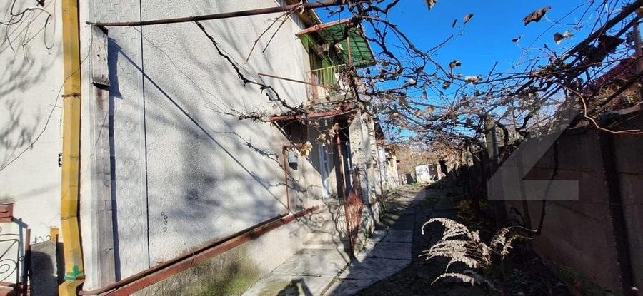 Casă individuală cu 3 camere cu Teren 900 Mp în Semicentral