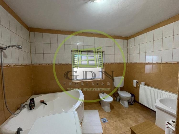 Casă individuală cu 6 camere cu Canalizare în Brestei